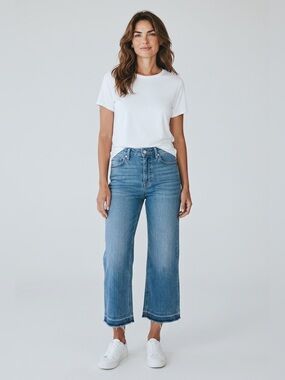 Robell Medium Wash Raw Hem Cropped Jeans // Blue // 10